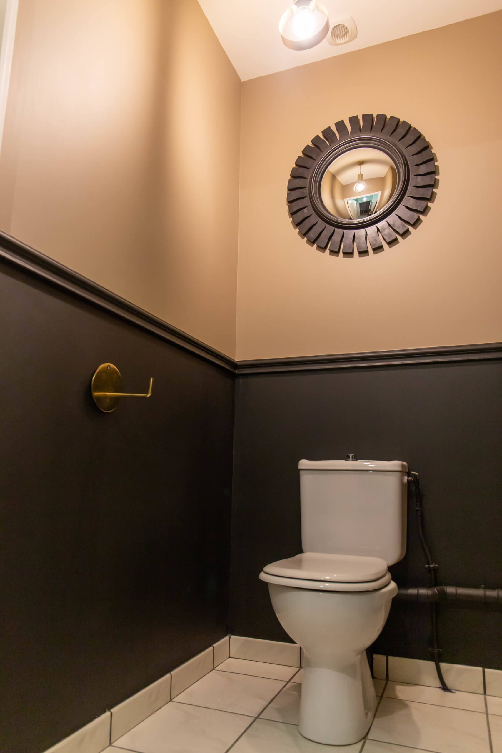 wc-noir-toilettes-cimaise-moulure-sous-bassement-agathe-ogeron-decoratrice