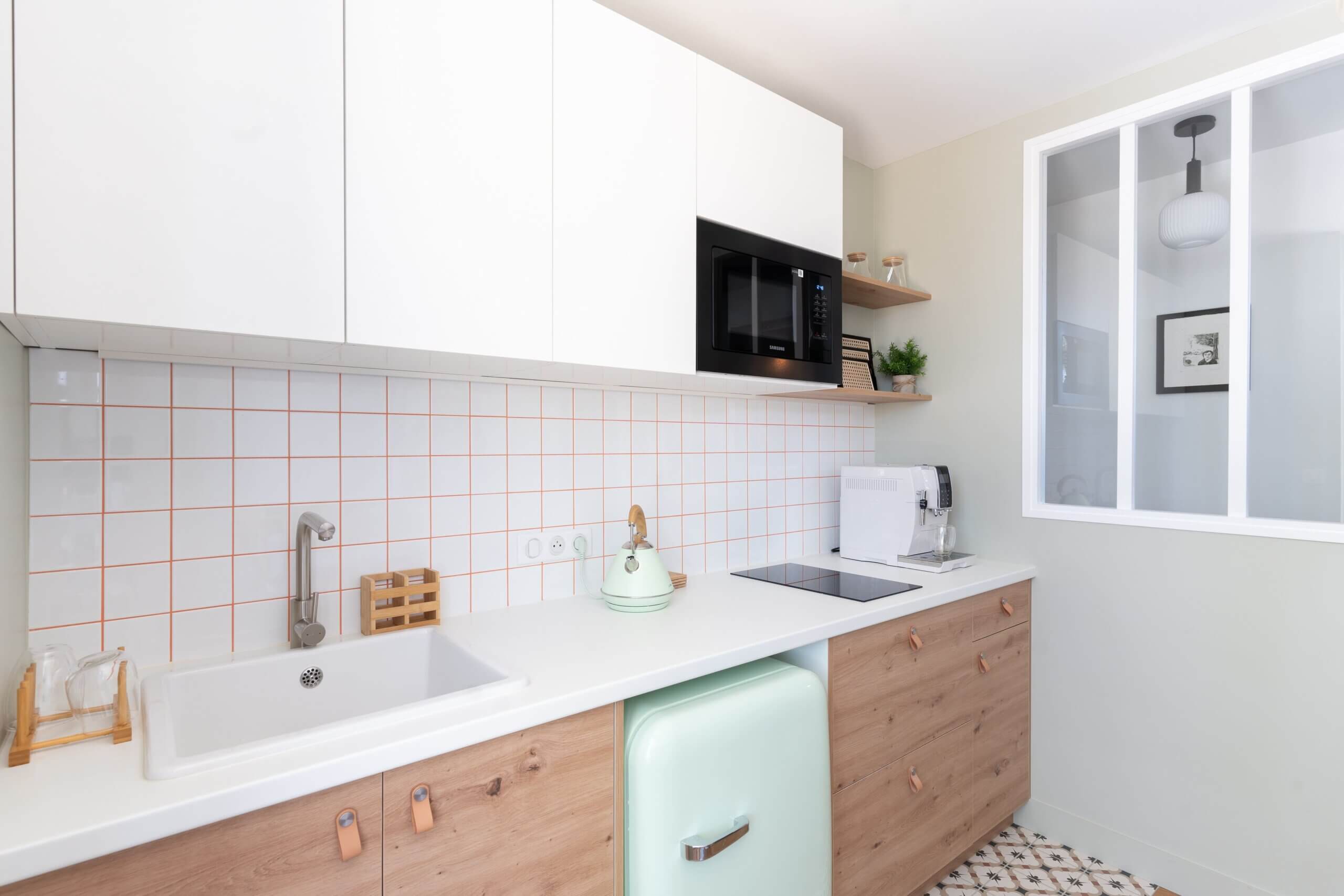 wc-noir-toilettes-cimaise-moulure-sous-bassement-agathe-ogeron-decoratrice-ebeniste