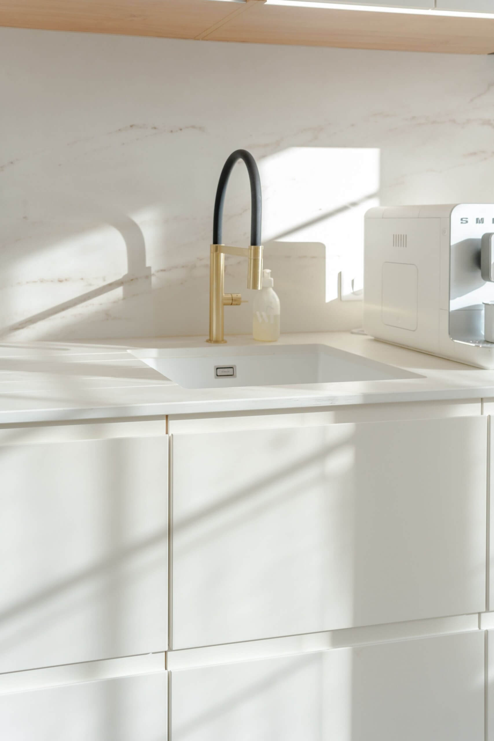suspension-salle-de-bain-leroy-merlin-miroir-papier-peint-agathe-ogeron