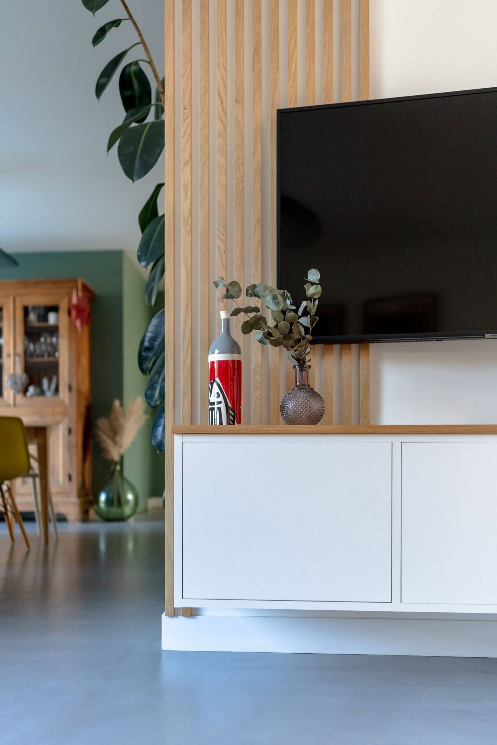 canape-miroir-lampadaire-la-touche-d-agathe-conseil-couleur-ikea-lampe-suspension